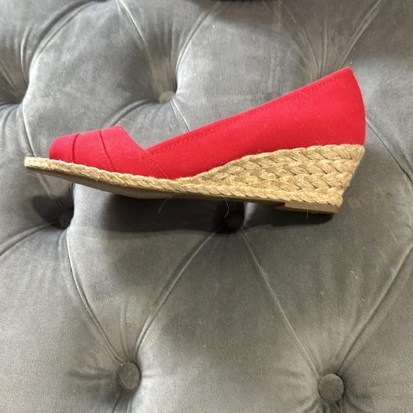 Amelia Grace red wedge shoes. NEVER WORN - Picture 4 of 6